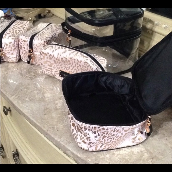 SOLD Victoria Secret Cosmetic Bags/Bundle - Picture 7 of 8